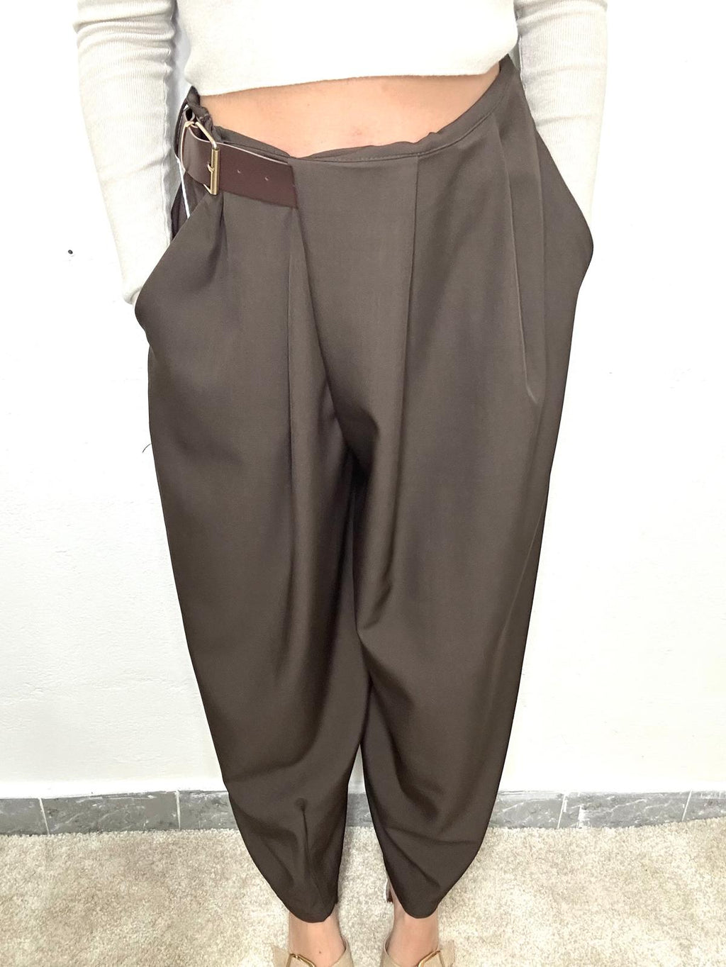 PANTALON DETALLE CINTURON