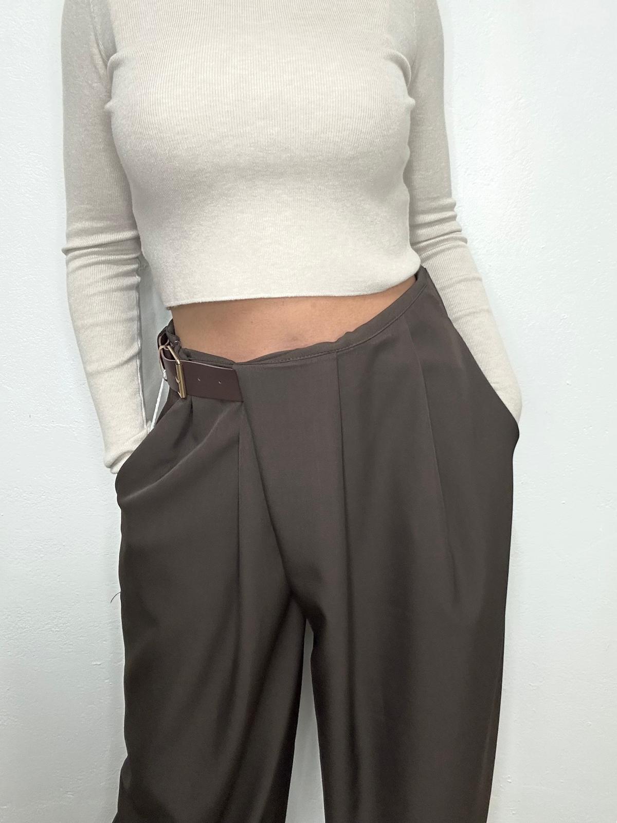 PANTALON DETALLE CINTURON
