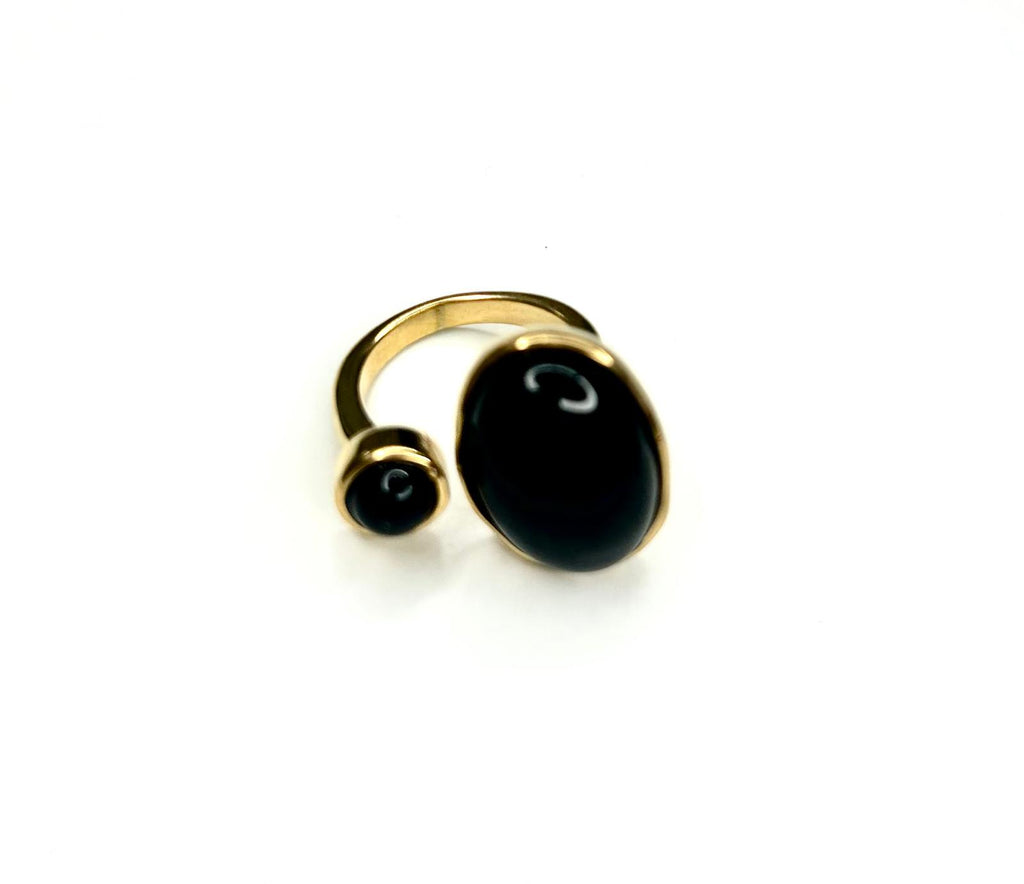 ANILLO DORADO CON PIEDRA NATURAL