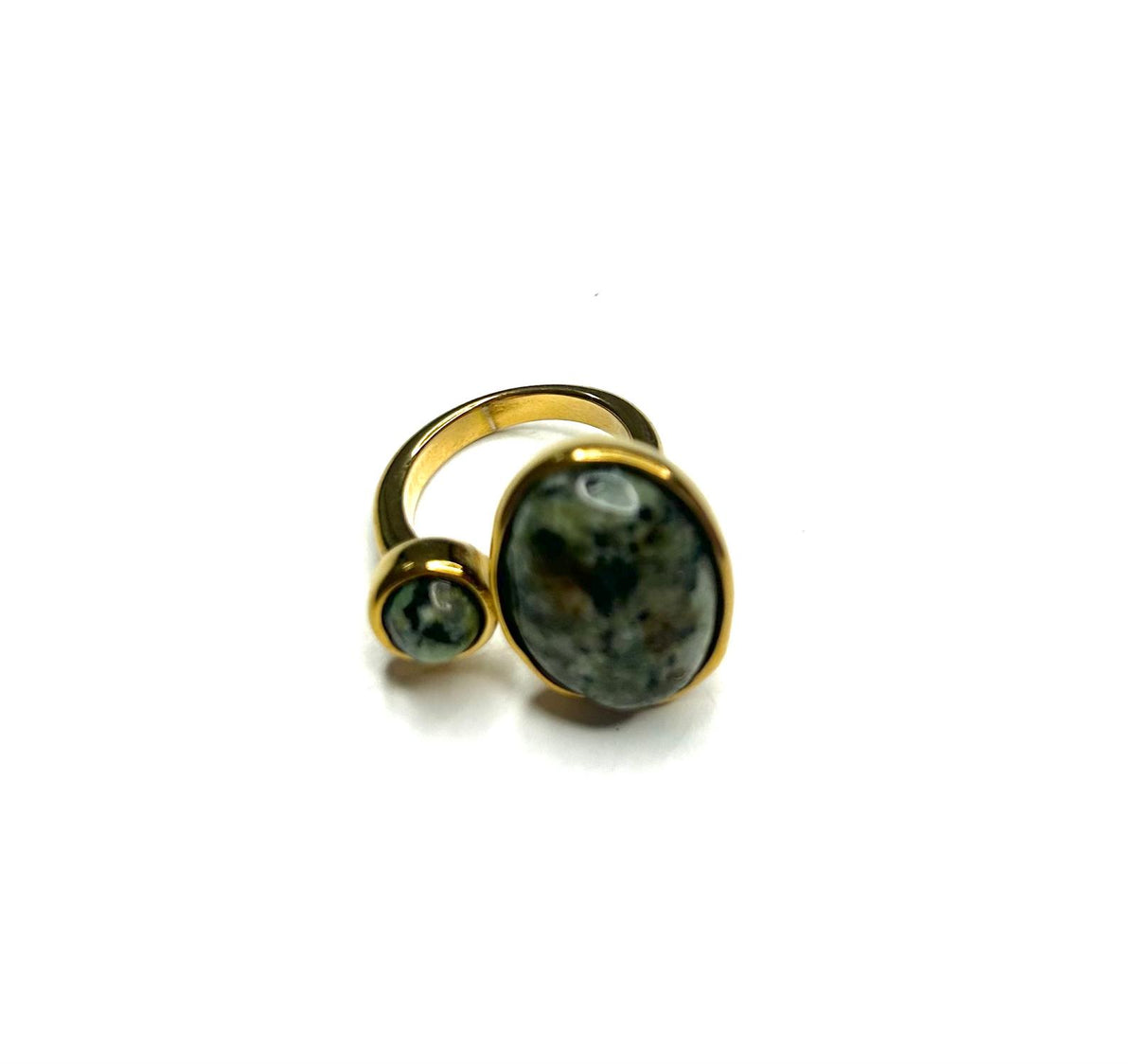 ANILLO DORADO CON PIEDRA NATURAL