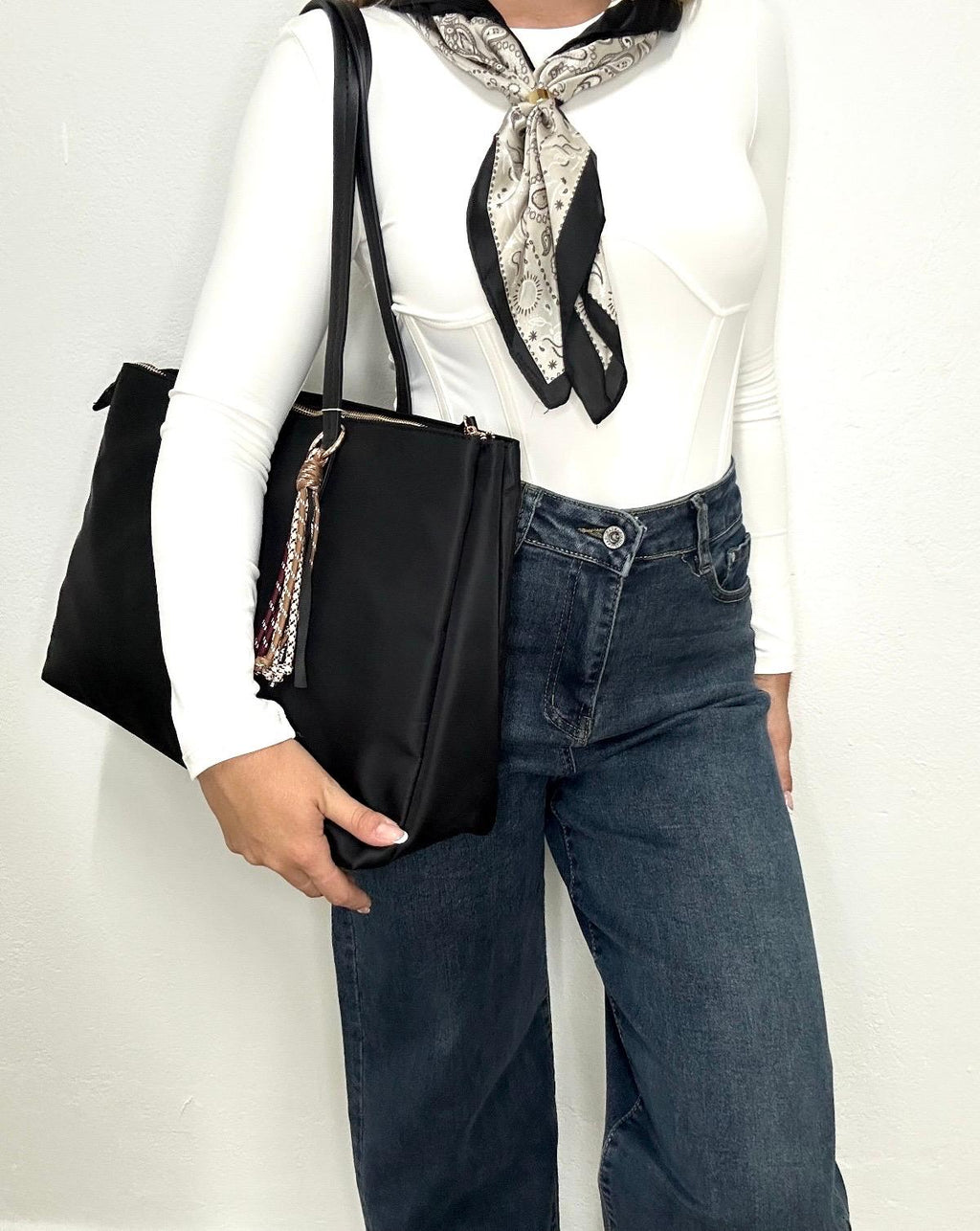 BOLSO GRANDE CON DETALLES